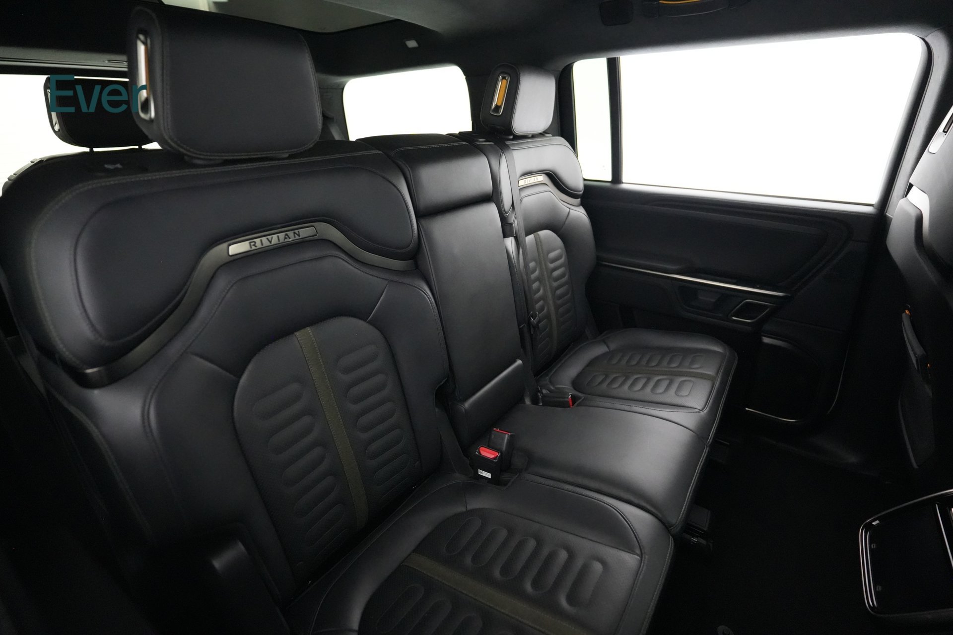 Used 2023 Rivian R1S Adventure Dual AWD/4WD image 5