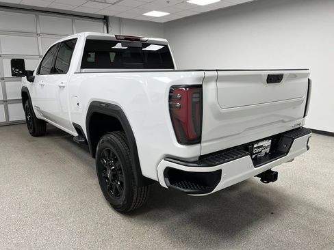 Used 2024 GMC Sierra 2500 AT4 w/ AT4 Preferred Package AWD/4WD image 8