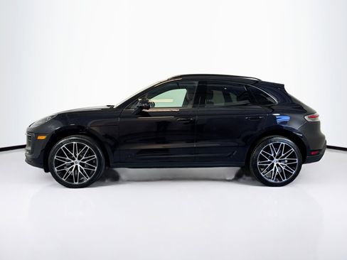 Certified 2025 Porsche Macan image 2