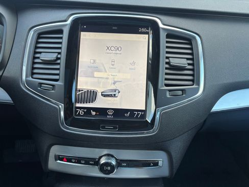 Used 2017 Volvo XC90 T6 Momentum w/ Vision Package image 21