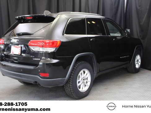 Used 2019 Jeep Grand Cherokee Laredo AWD/4WD image 13