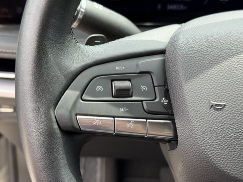 Used 2025 Cadillac XT4 Premium Luxury FWD image 16
