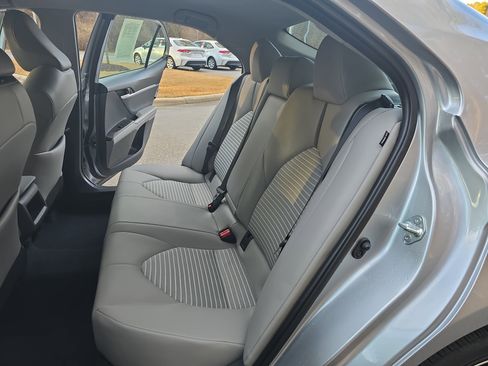 Used 2024 Toyota Camry SE image 13