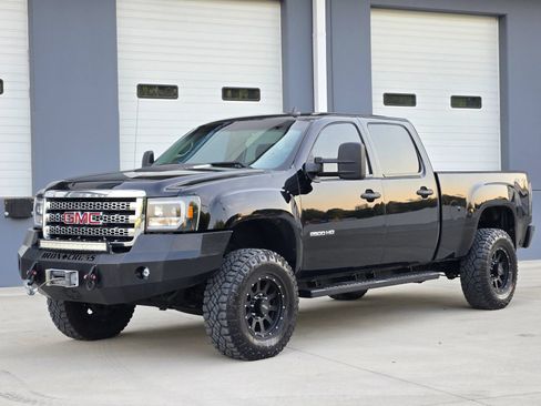 Used 2014 GMC Sierra 2500 SLE w/ SLE Preferred Package AWD/4WD image 4