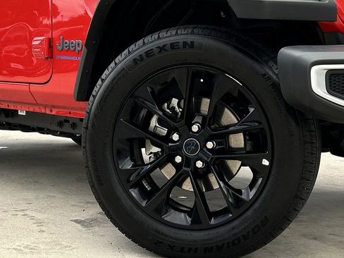 Used 2025 Jeep Wrangler Unlimited Sahara w/ Safety Group AWD/4WD image 10