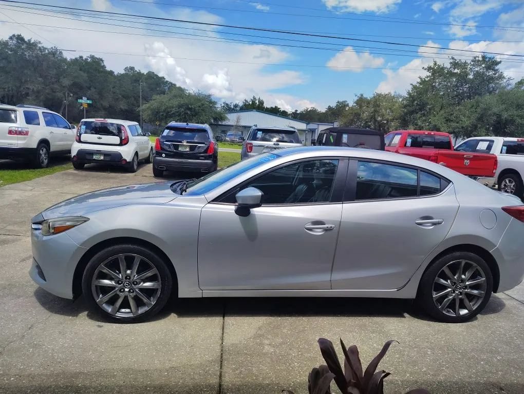 Used 2018 MAZDA MAZDA3 Touring FWD image 4