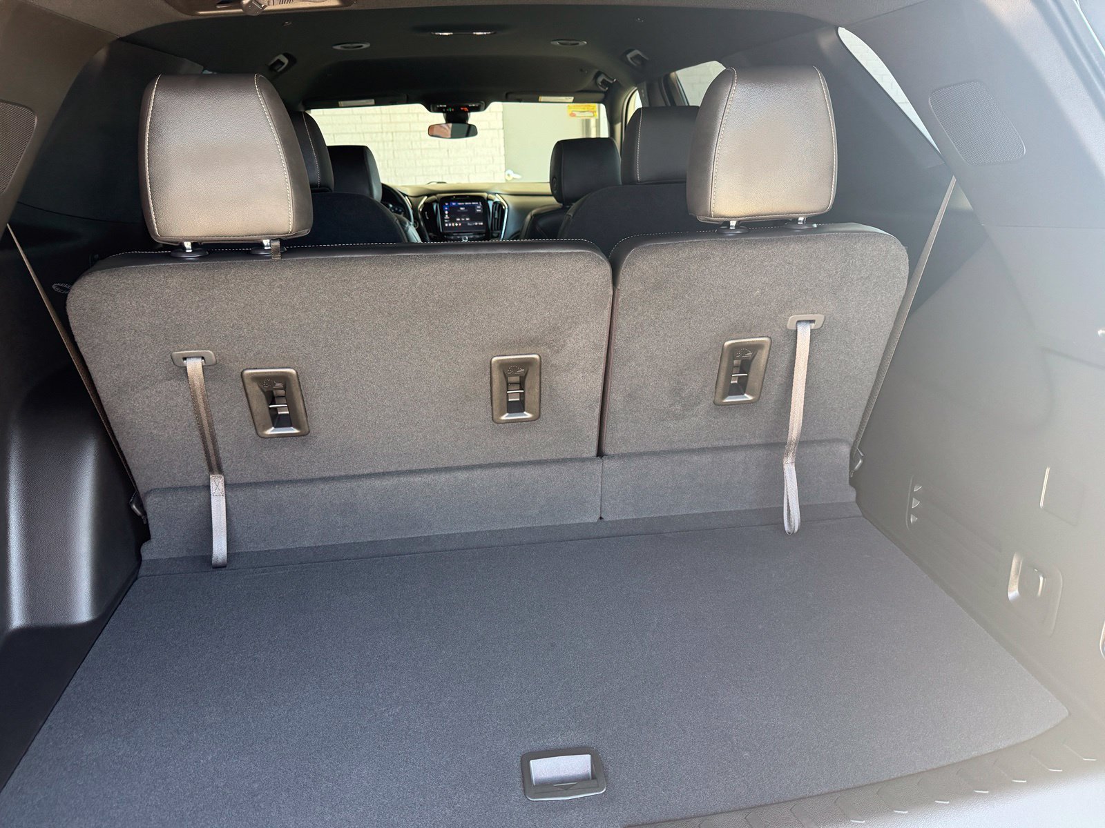 Used 2023 Chevrolet Traverse LT FWD image 19
