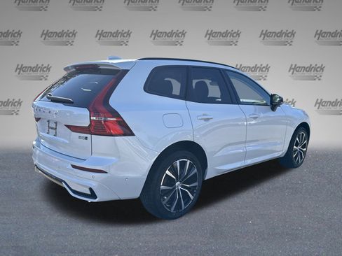 Used 2025 Volvo XC60 B5 Plus image 10