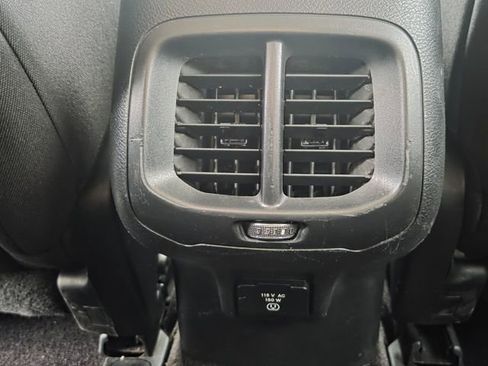 Used 2019 Jeep Cherokee Latitude w/ Cold Weather Group AWD/4WD image 20