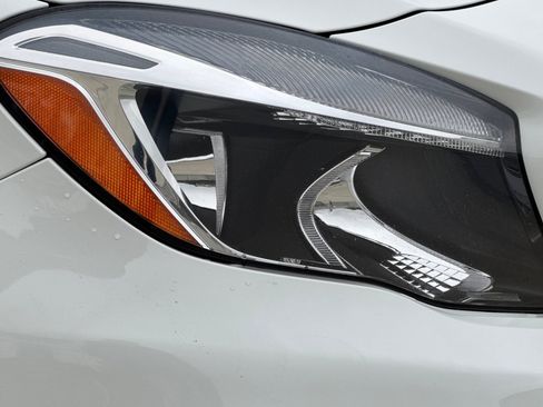 Used 2017 Mercedes-Benz GLA 250 image 10