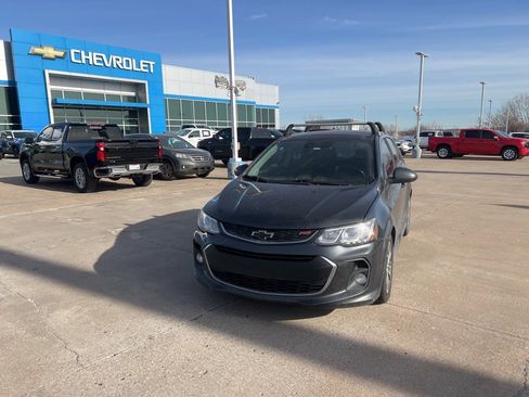 Used 2018 Chevrolet Sonic LT w/ Convenience Package image 2
