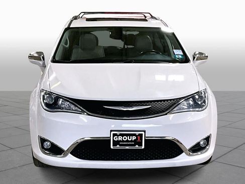 Used 2017 Chrysler Pacifica Limited image 4