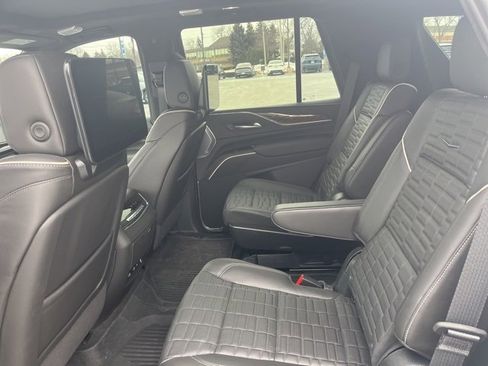 Used 2024 Cadillac Escalade Sport Platinum w/ LPO, ONYX Package image 10