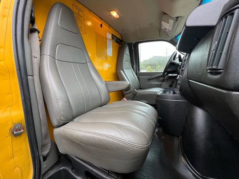 Used 2016 GMC Savana 3500 Extended image 12