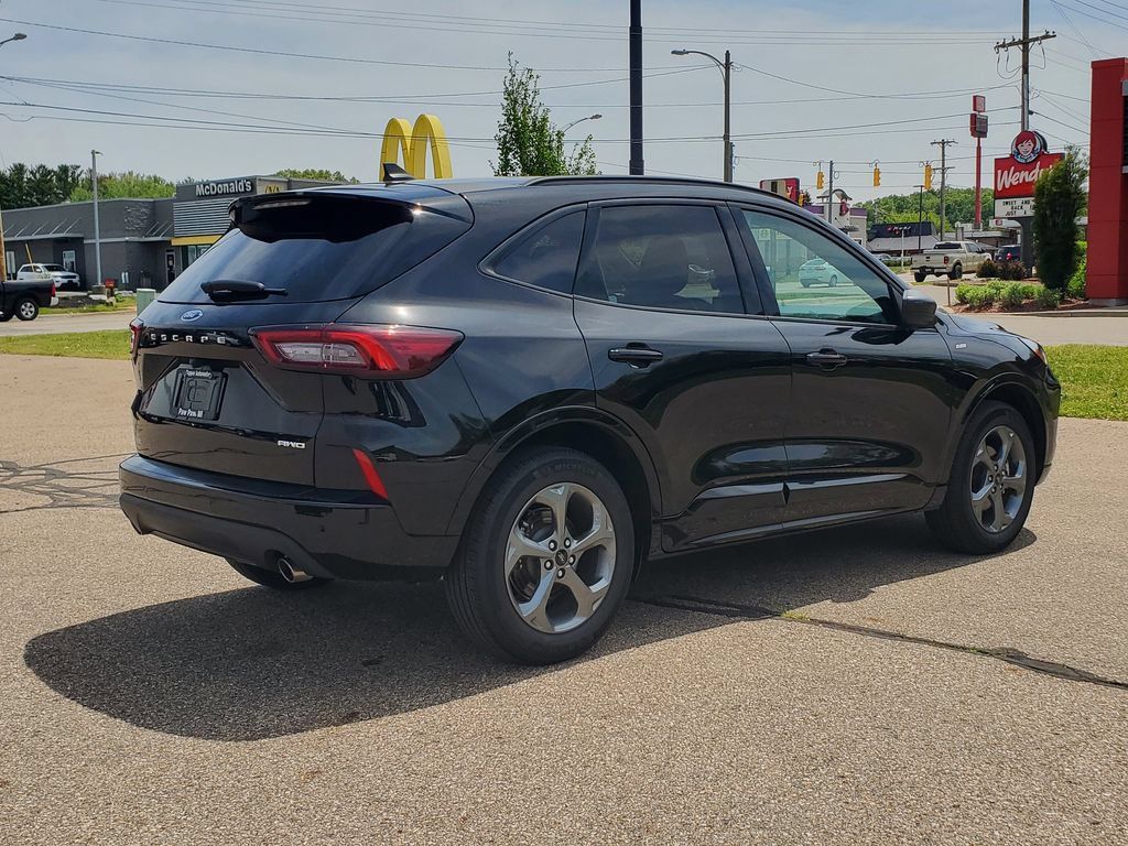 Used 2023 Ford Escape ST-Line w/ Tech Pack #1 AWD/4WD image 4