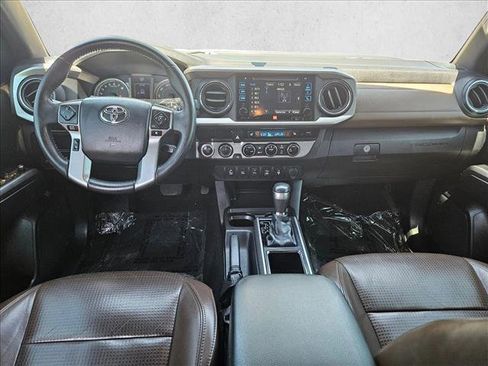 Used 2017 Toyota Tacoma Limited w/ Tow Package AWD/4WD image 16