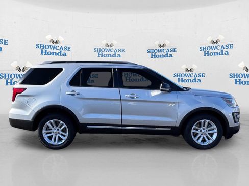 Used 2016 Ford Explorer XLT w/ Equipment Group 202A FWD image 9
