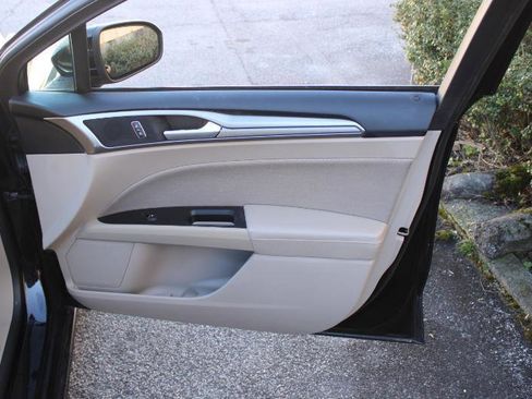 Used 2020 Ford Fusion SE FWD image 20
