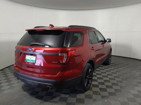 Used 2017 Ford Explorer XLT w/ Equipment Group 202A AWD/4WD image 7