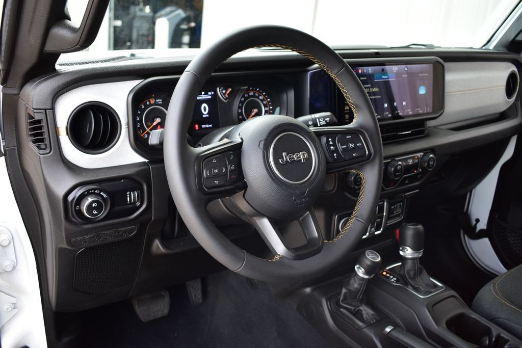 Used 2025 Jeep Gladiator Sport AWD/4WD image 38