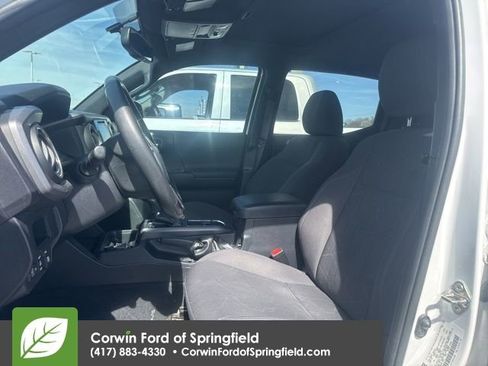 Used 2017 Toyota Tacoma TRD Sport image 11