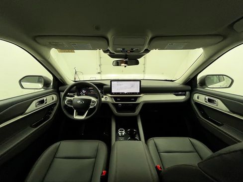 Used 2026 Ford Explorer Active w/ Active Comfort Package AWD/4WD image 4