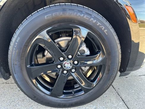 Used 2023 Buick Enclave Essence w/ Sport Touring Edition image 28