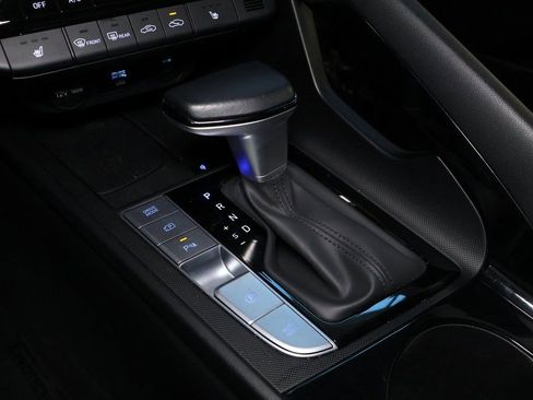 Used 2024 Hyundai Elantra Limited image 32