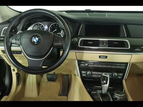 Used 2017 BMW 535i Gran Turismo RWD image 11