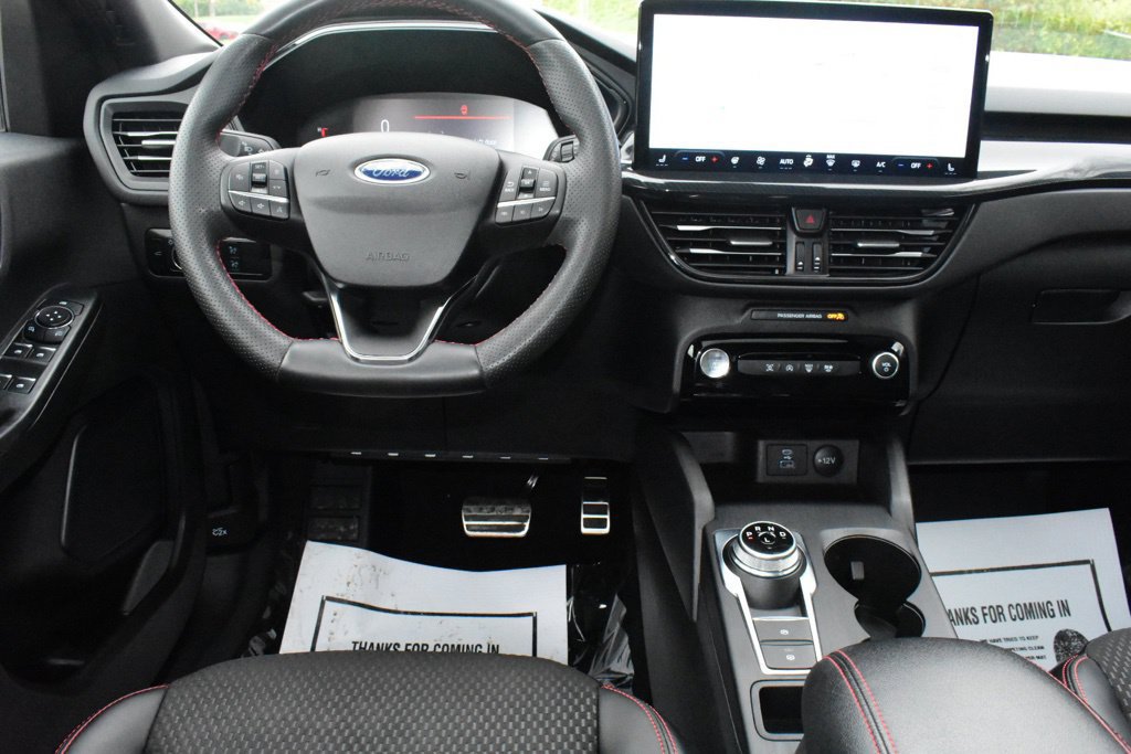 Certified 2023 Ford Escape ST-Line w/ Tech Pack #1 AWD/4WD image 3