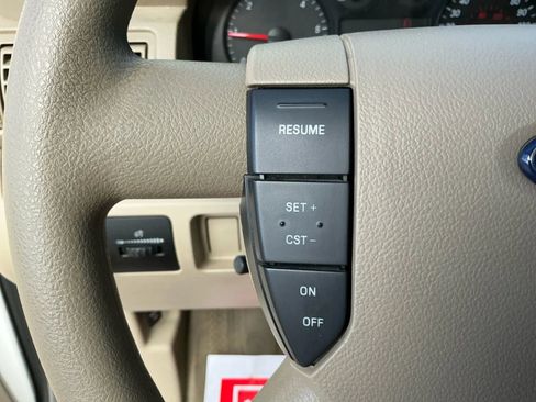 Used 2005 Ford Freestar SE image 26