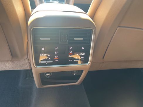 Used 2021 Porsche Cayenne AWD/4WD image 22