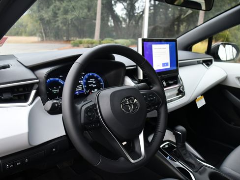 New 2026 Toyota Corolla SE image 4