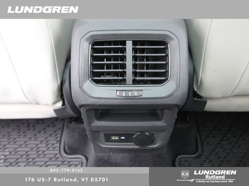 Used 2020 Volkswagen Tiguan SEL w/ 3rd Row Seat Package image 40