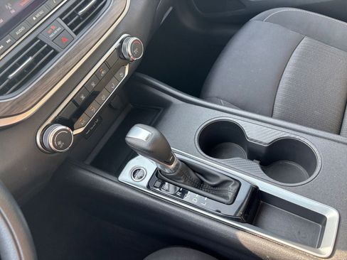 Used 2025 Nissan Altima 2.5 SV FWD image 41