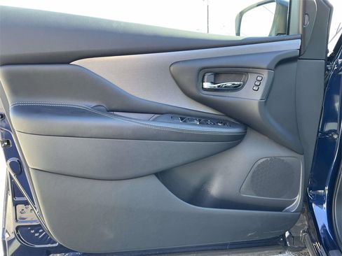 Used 2024 Nissan Murano SL image 16