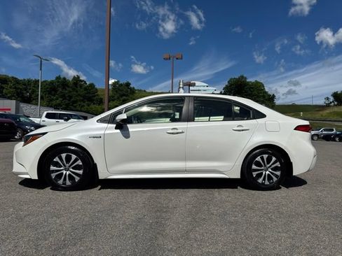 Used 2020 Toyota Corolla LE FWD image 3