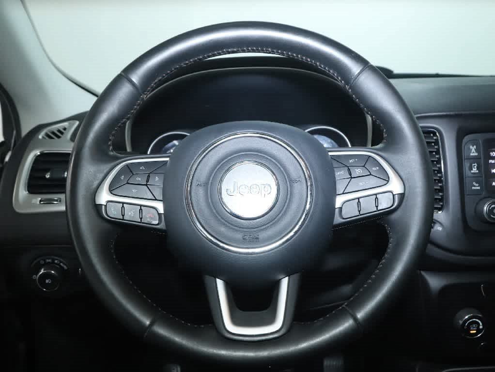Used 2018 Jeep Compass Latitude FWD image 17