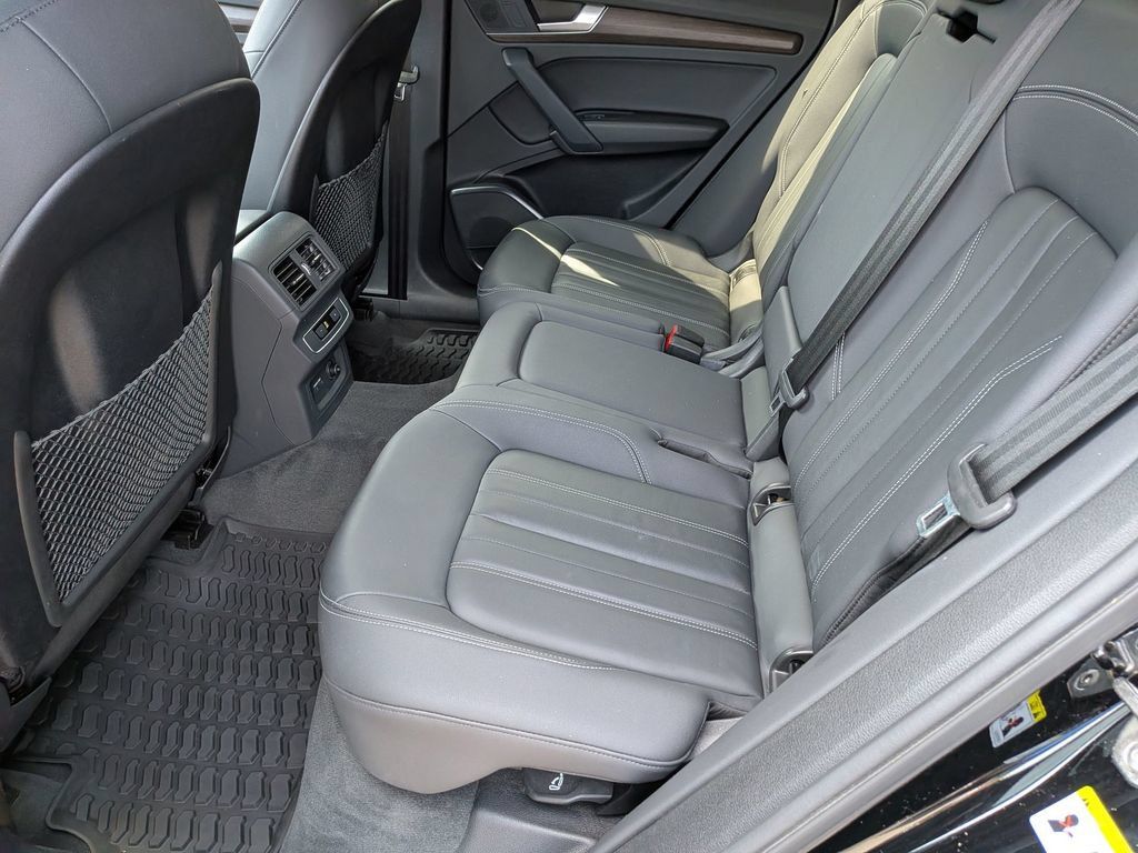 Used 2023 Audi Q5 2.0T Premium w/ Convenience Package AWD/4WD image 29