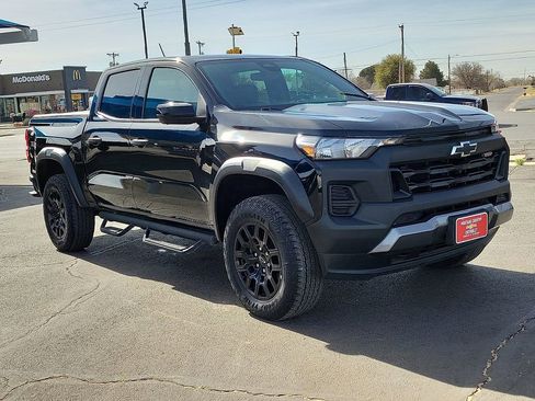 Used 2023 Chevrolet Colorado Trail Boss w/ Technology Package image 6