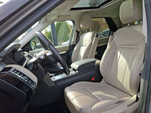 Used 2020 Land Rover Discovery Landmark image 17