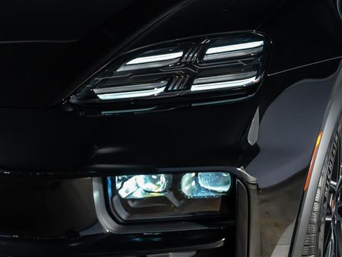 New 2026 Porsche Macan GTS Electric image 12