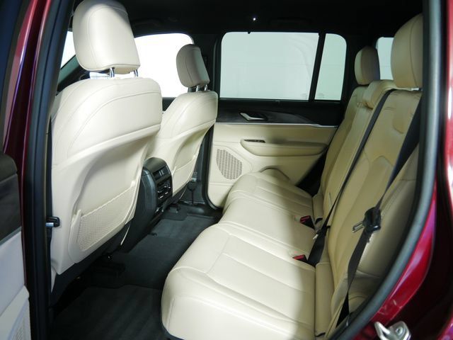 Used 2023 Jeep Grand Cherokee Limited w/ Luxury Tech Group II AWD/4WD image 17