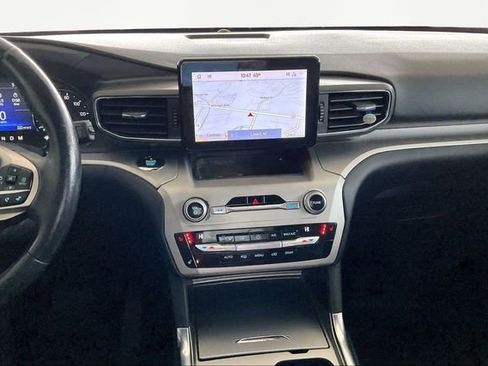 Used 2020 Ford Explorer XLT w/ Equipment Group 202A image 9