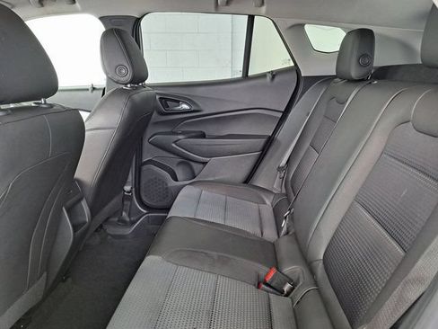 Used 2025 Chevrolet Trax LT FWD image 25