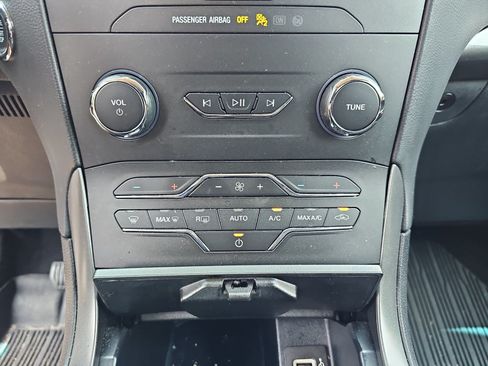 Used 2020 Ford Edge SE FWD image 26
