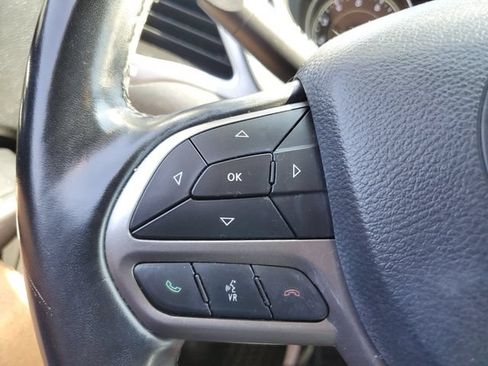 Used 2020 Jeep Cherokee Latitude Plus w/ Cold Weather Group AWD/4WD image 23