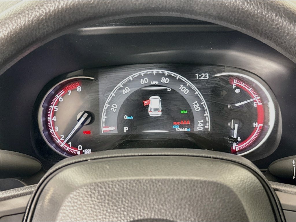 Used 2025 Toyota RAV4 XLE FWD image 13