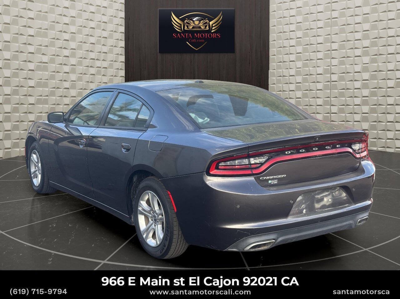 Used 2021 Dodge Charger SXT w/ Leather Interior Group RWD image 4