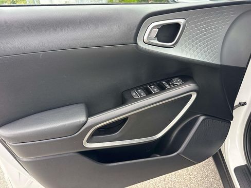 Used 2025 Kia Soul LX w/ LX Technology Package FWD image 20
